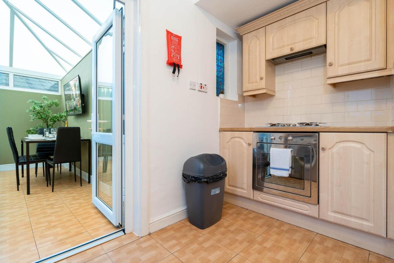 Large 4 Bedroom House - Top Rated - Off-Street Parking - Garden - Sleeps 9 - Contractors - Groups - Pool Table Northfield Exteriör bild